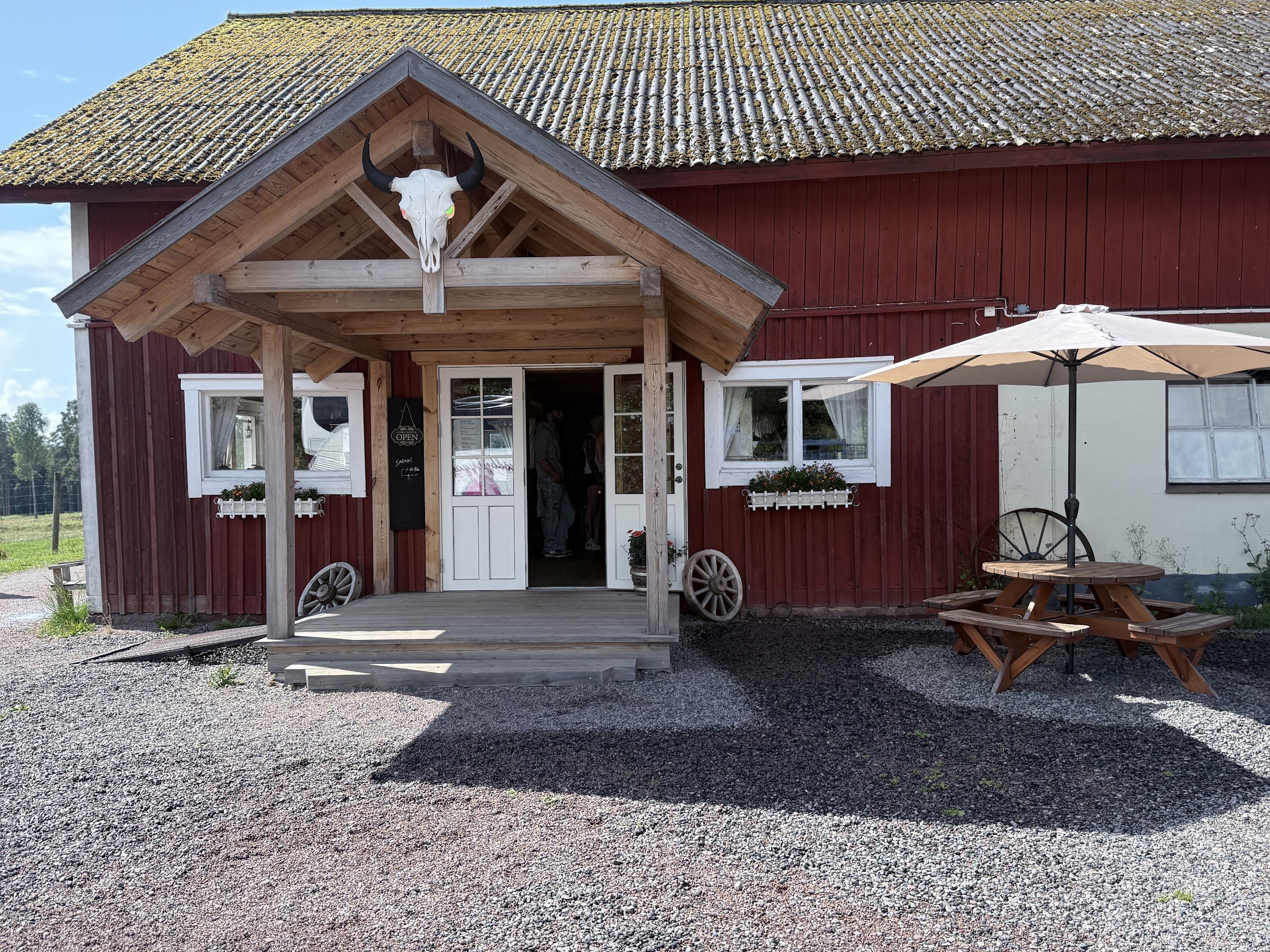 Resturang / kafé Mobolet (Mobolets gård)